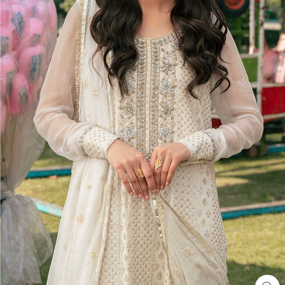 Original Chiffon Chicken Kari Embellished outfit Size Large New